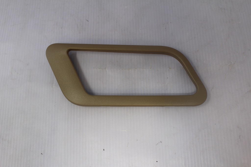 Embellecedor de jalador interno trasero Lh