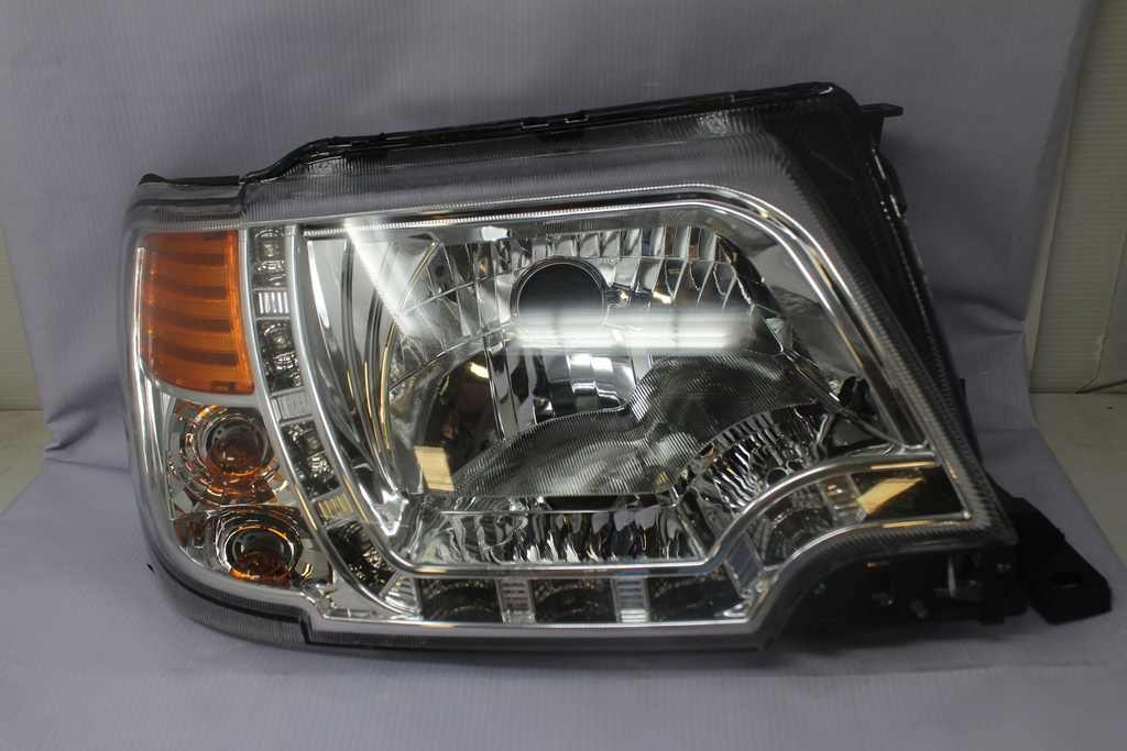 Farol delantero derecho completo sin daylight