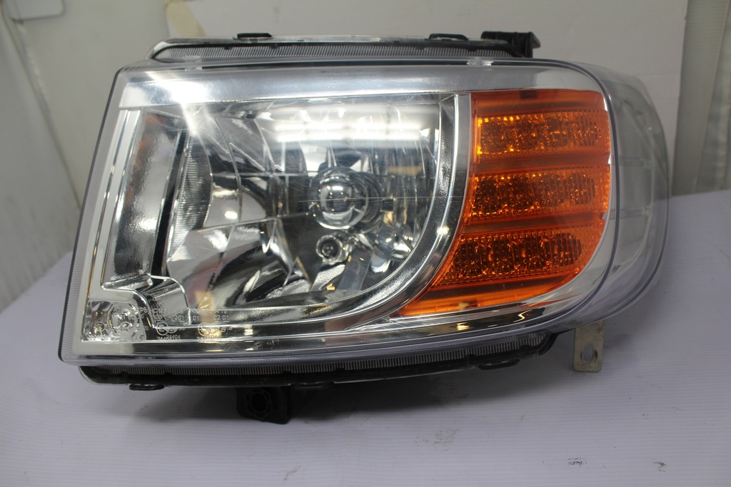Farol delantero izquierdo