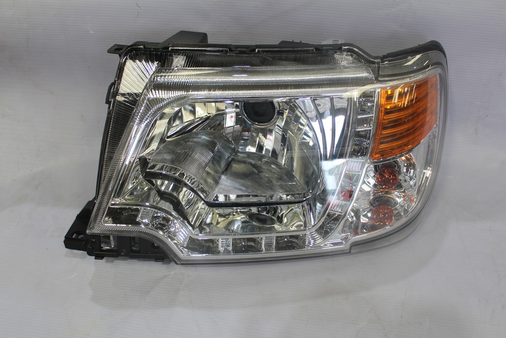 Farol delantero izquierdo con daylight