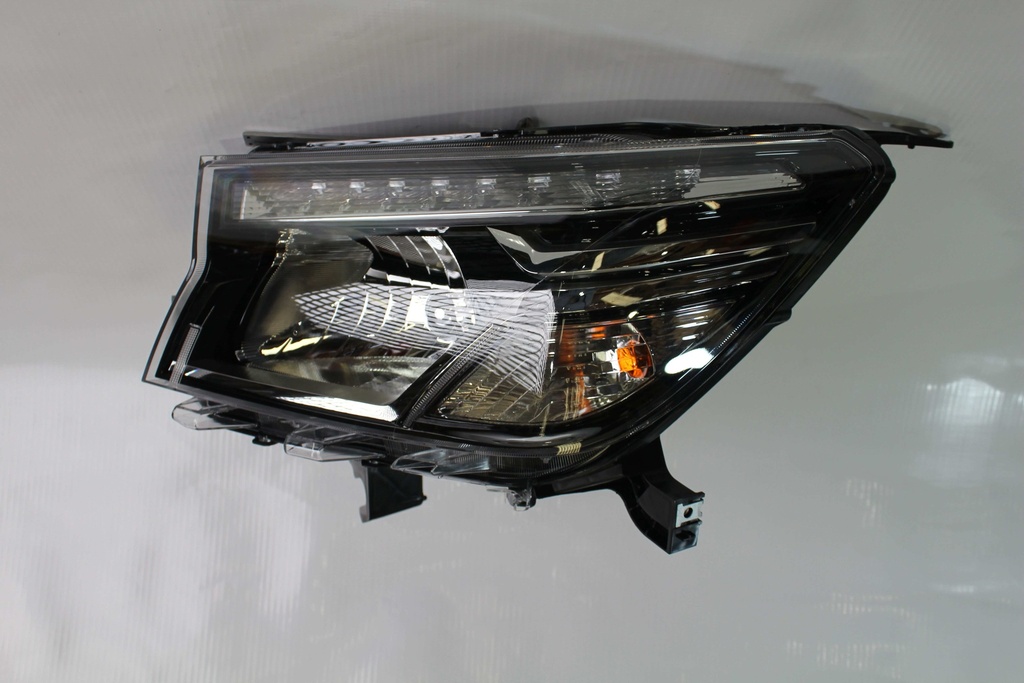 [RORE00857] Farol delantero izquierdo sin led