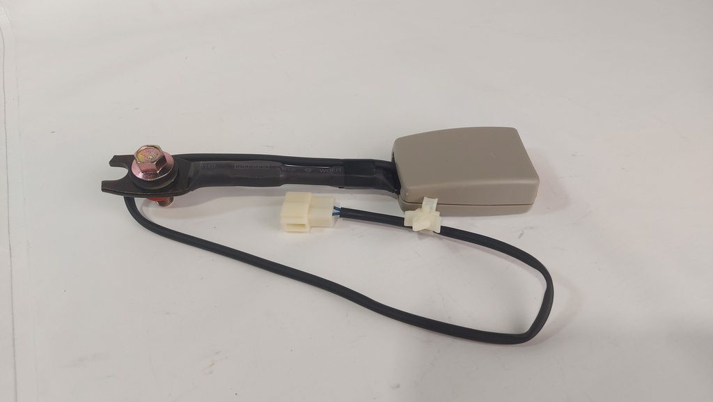 [ROLDREVG-8212120LC_1] Acople del cinturon de seguridad delantero izquierdo