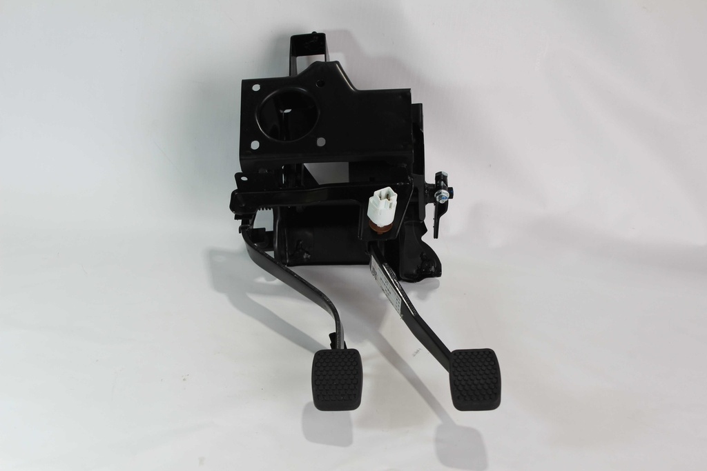Pedal de embrague y Freno