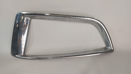 Embellecedor de faro antiniebla derecha